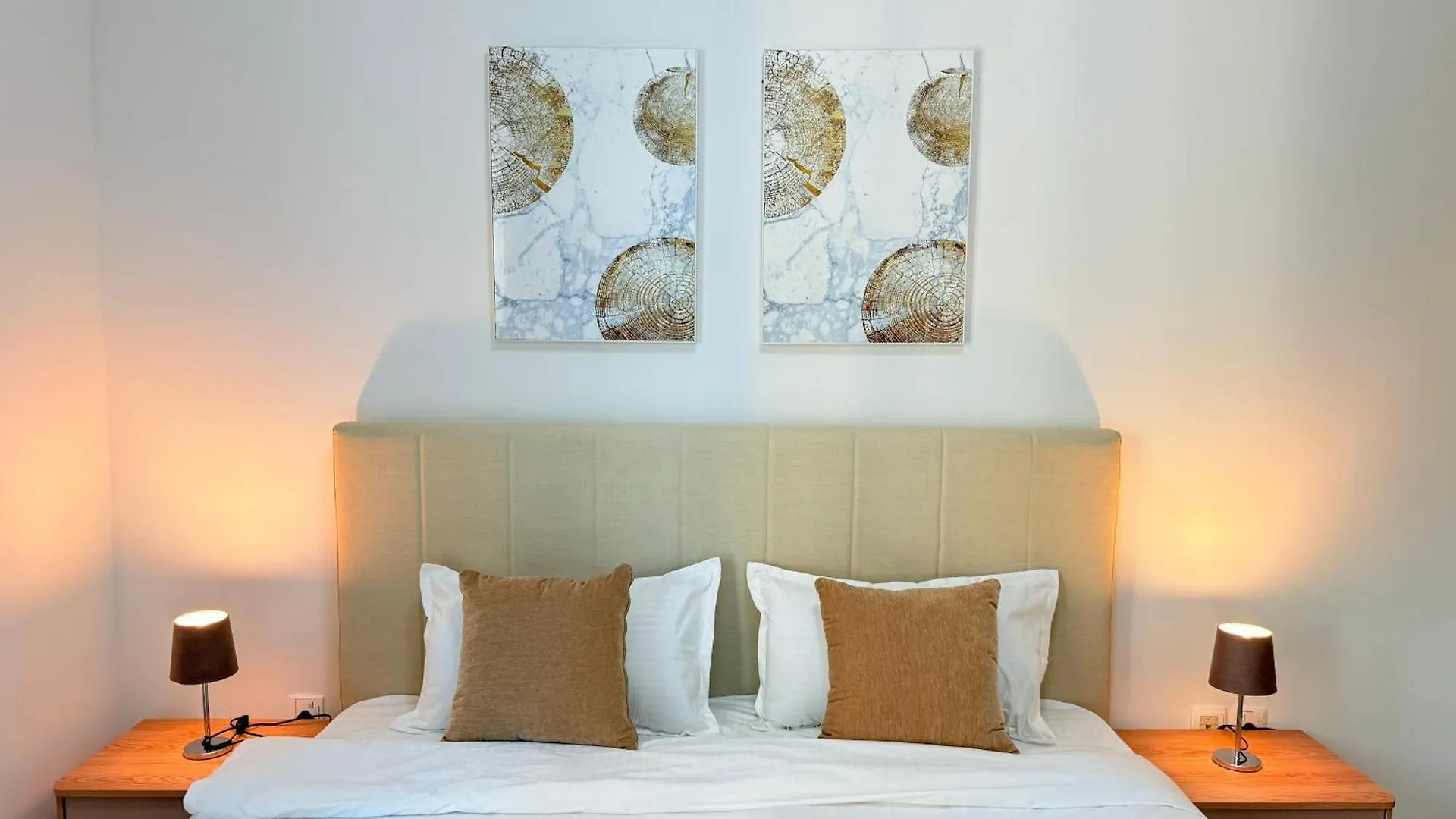 Luxury 2 Bedroom Creek Side Dubai