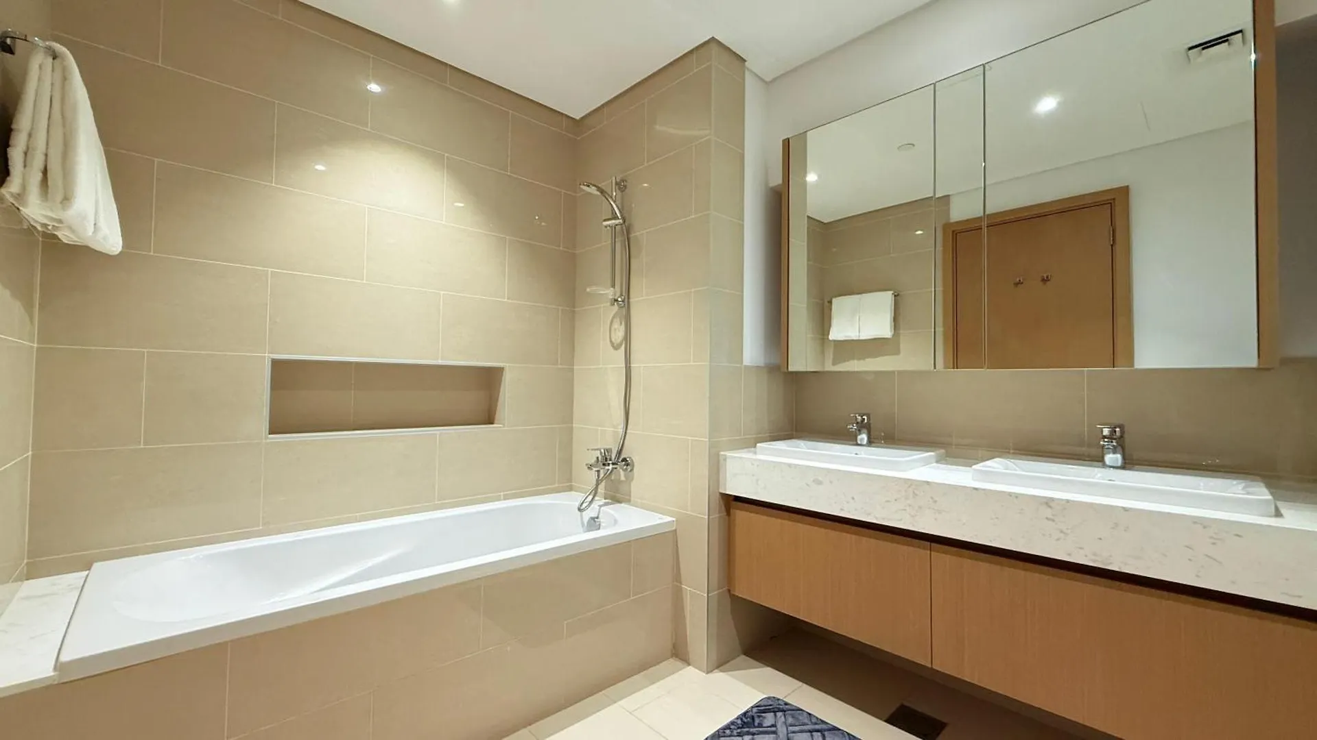 Luxury 2 Bedroom Creek Side Dubai 0*,  Förenade Arabemiraten